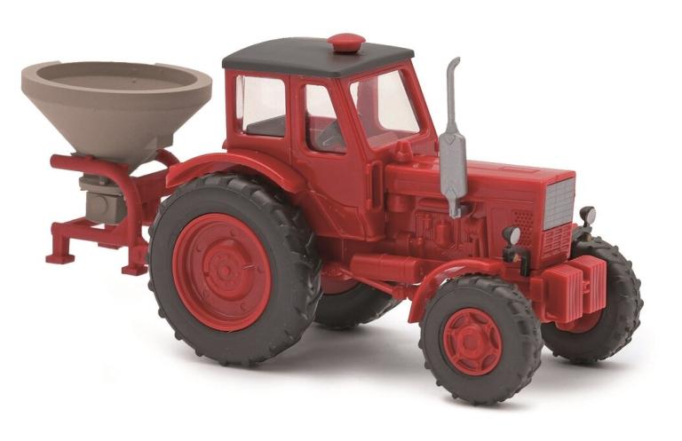 Traktor Belarus MTS 50 mit Düngerstreuer